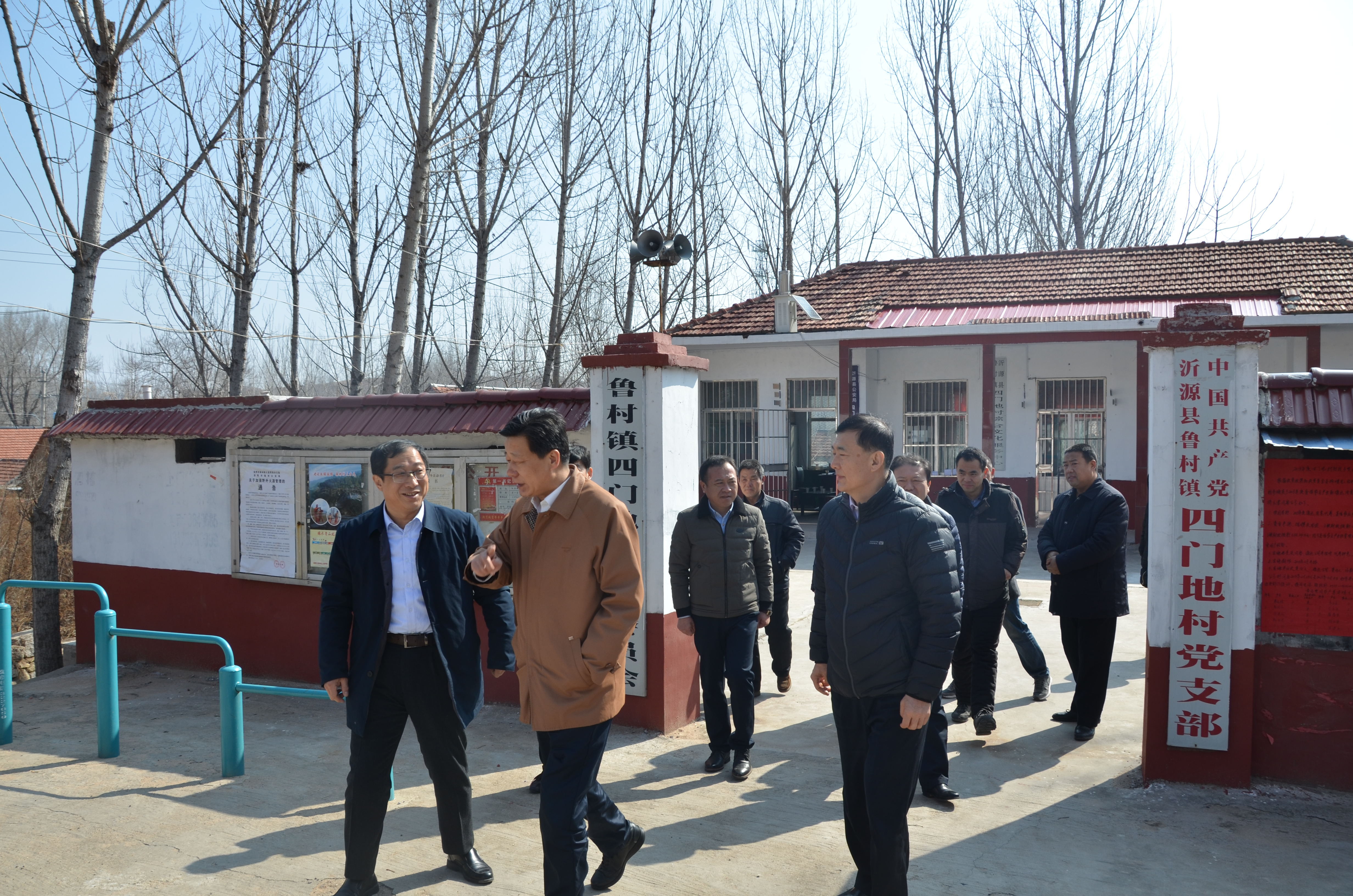 走到一线听民意查实情--市物价局党组书记,局长陆汉明到帮扶村走访