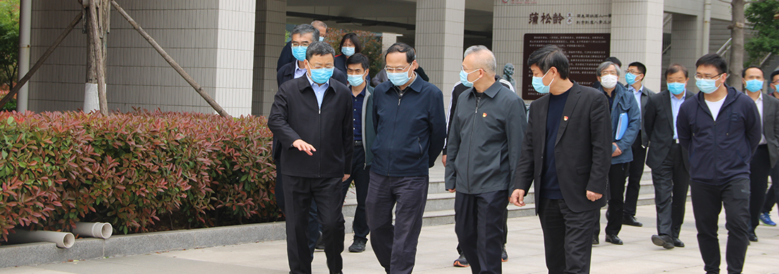 市委副书记,市长于海田,副市长盖卫星,市政府秘书长谭秀中分别陪同有